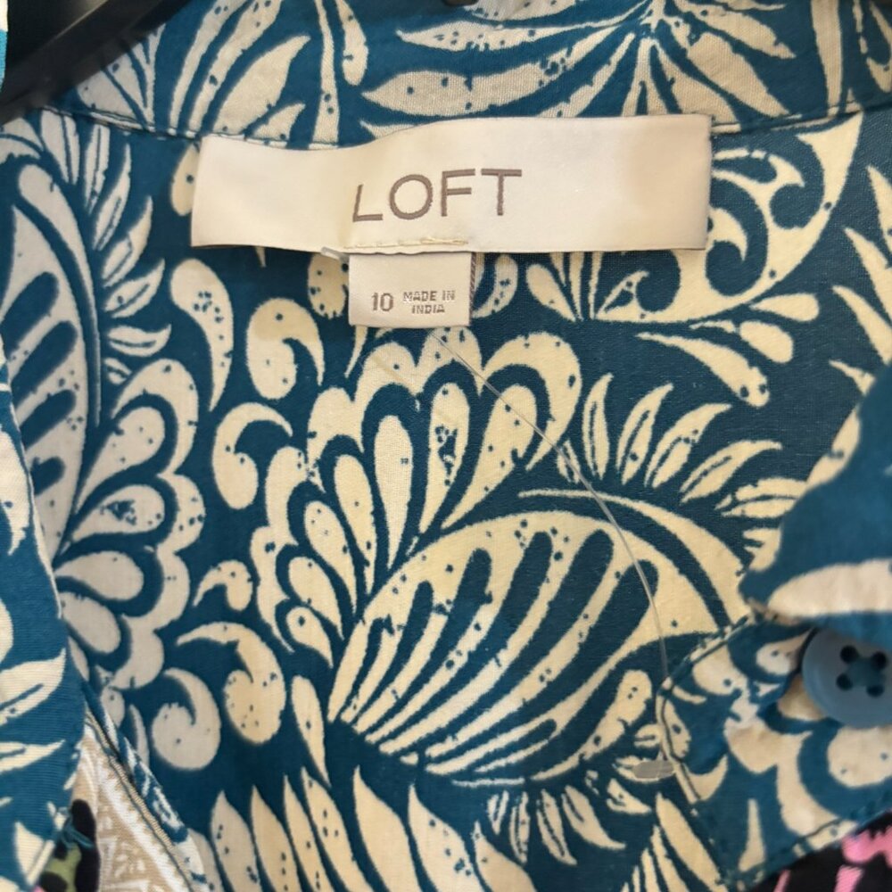 Beautiful Ann Taylor Button Dress - Picture 2 of 3